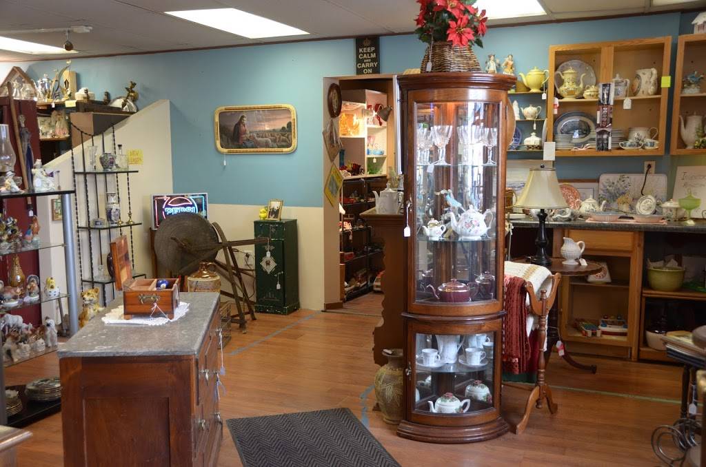 Monona Antique Mini Mall | 4601 Monona Dr, Madison, WI 53716, USA | Phone: (608) 333-7812