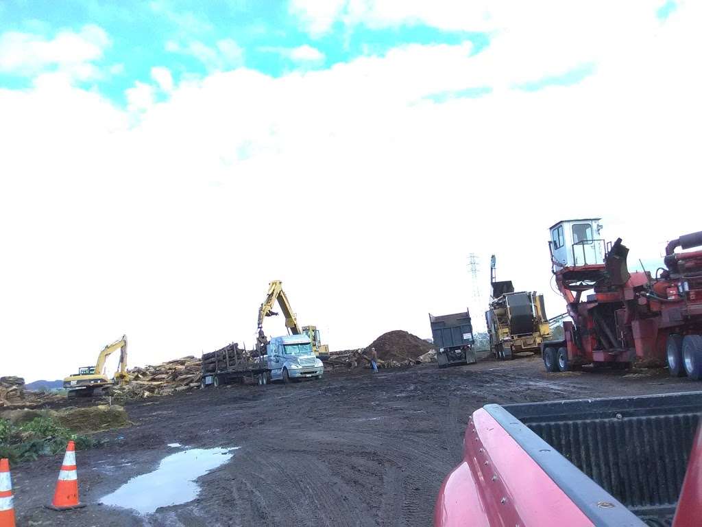 Green Waste Recycle Yard | 2550 Garden Tract Rd, Richmond, CA 94801, USA | Phone: (510) 527-8733