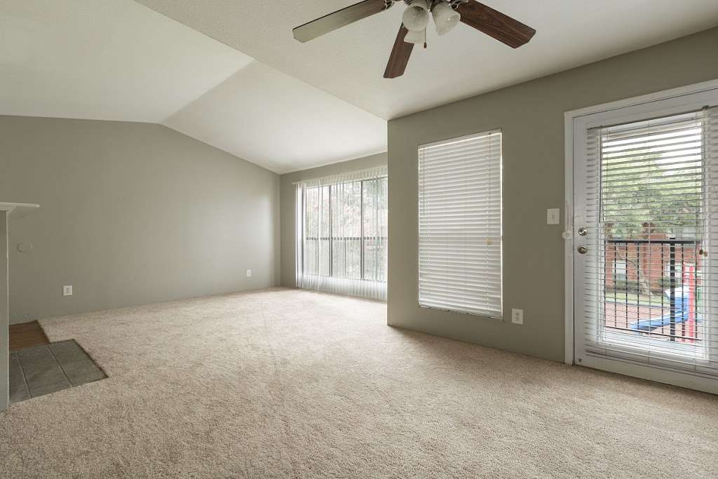 Harbor Walk Apartments | 2751 FM Rd 518 East, League City, TX 77573, USA | Phone: (281) 332-4089