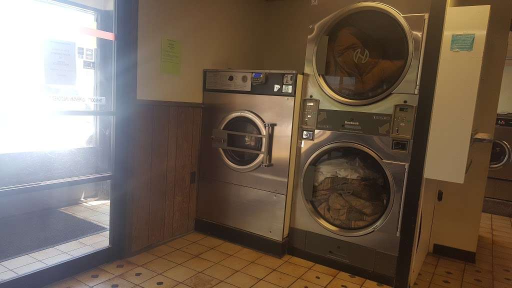 Queen Square Laundromat | 2060 E Bridge St, Brighton, CO 80601, USA | Phone: (303) 659-6519