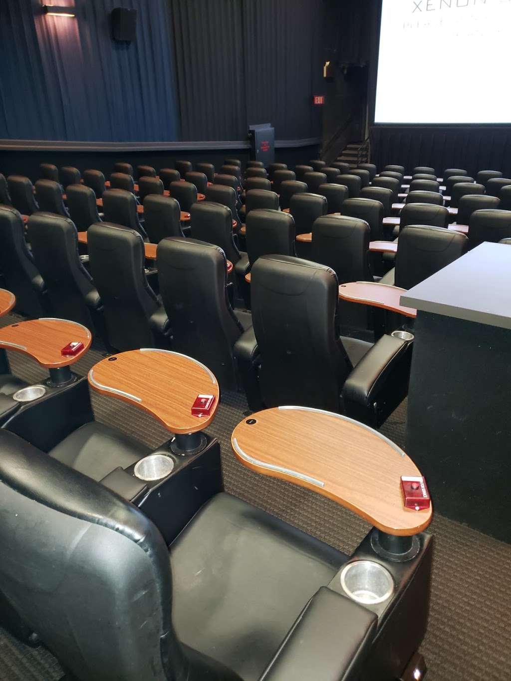 Studio Movie Grill College Park | 3535 W 86th St, Indianapolis, IN 46268, USA | Phone: (317) 876-3331