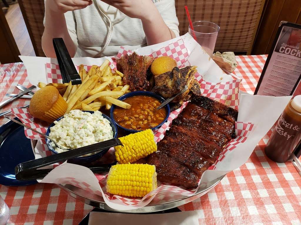 Famous Daves Bar-B-Que | 14452 Chantilly Crossing Ln, Chantilly, VA 20151, USA | Phone: (703) 263-7660