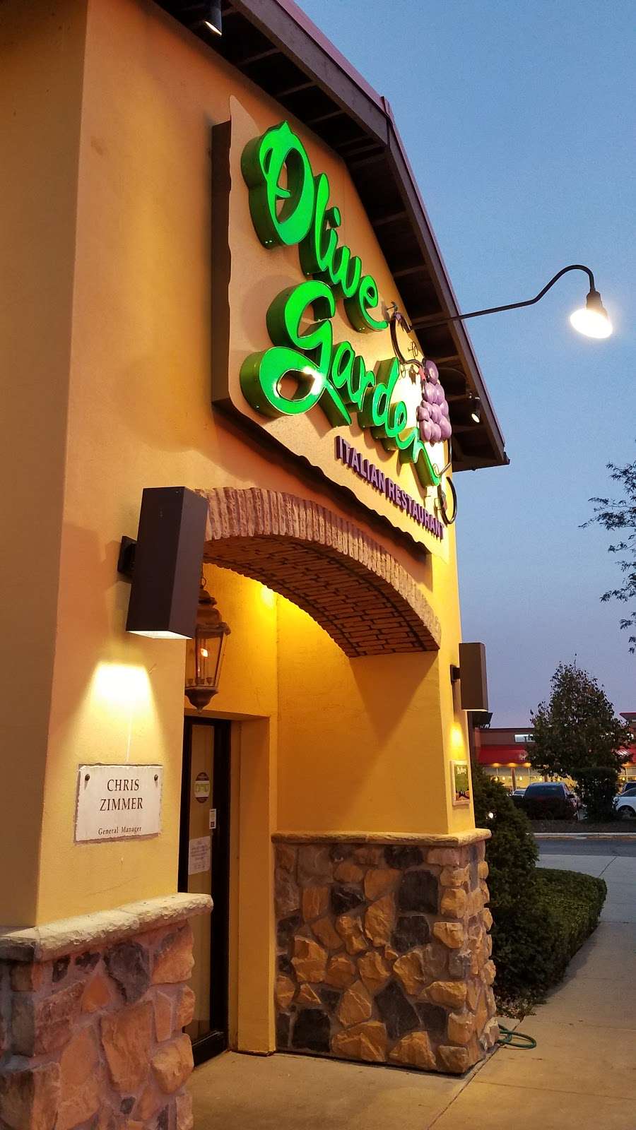 Olive Garden Italian Restaurant | 701 N Milwaukee Ave, Vernon Hills, IL 60061, USA | Phone: (847) 816-0293