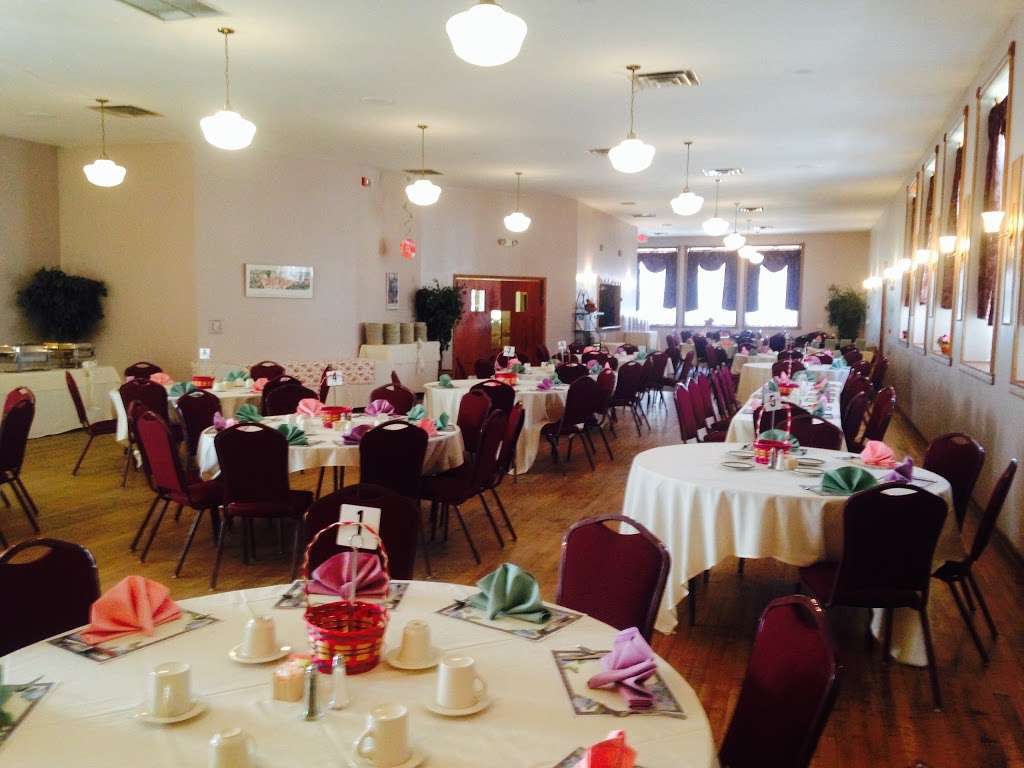 Twin Oaks Country Inn Restaurant & Banquet Facility | 30807 114th St, Wilmot, WI 53192 | Phone: (262) 862-9377