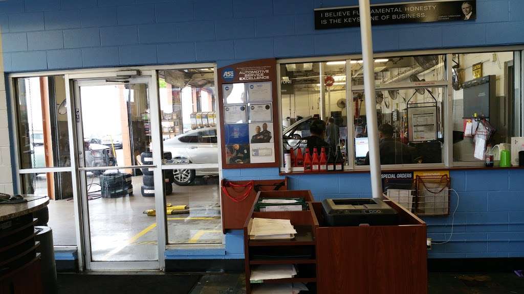 Firestone Complete Auto Care | 1502 Washington Ave, Houston, TX 77007, USA | Phone: (713) 292-1337