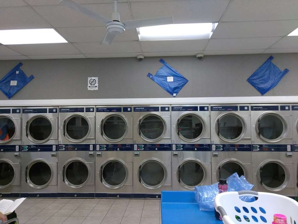 Royal Laundromat | 9546 Allisonville Rd #103, Indianapolis, IN 46250, USA | Phone: (317) 842-5309