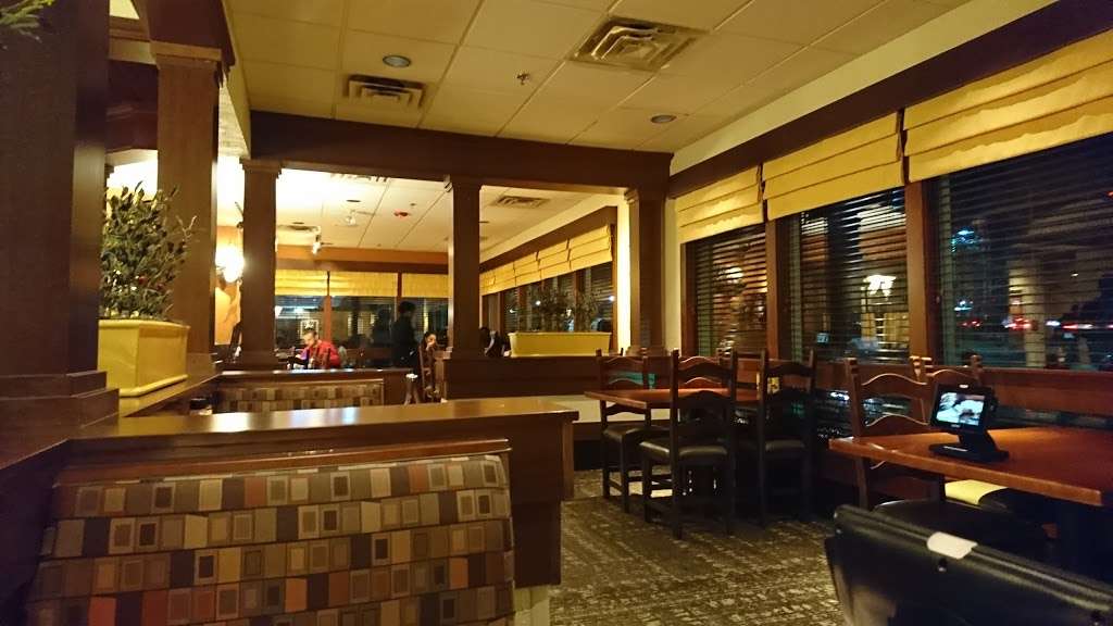 Olive Garden Italian Restaurant | 701 N Milwaukee Ave, Vernon Hills, IL 60061, USA | Phone: (847) 816-0293
