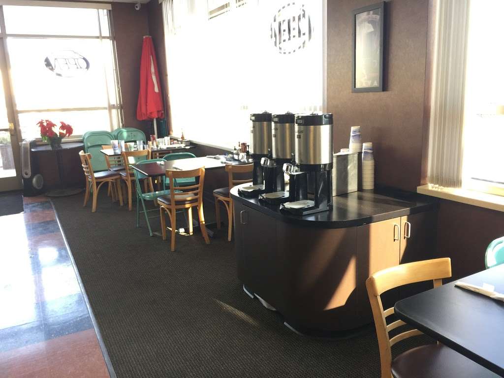 Perkys Cafe - Legends | 11006 Parallel Pkwy, Kansas City, KS 66109 | Phone: (913) 721-3208
