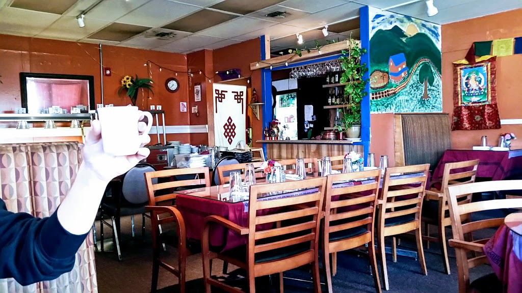 Everest Restaurant | 2130 Main St # 15, Longmont, CO 80501, USA | Phone: (303) 772-5000