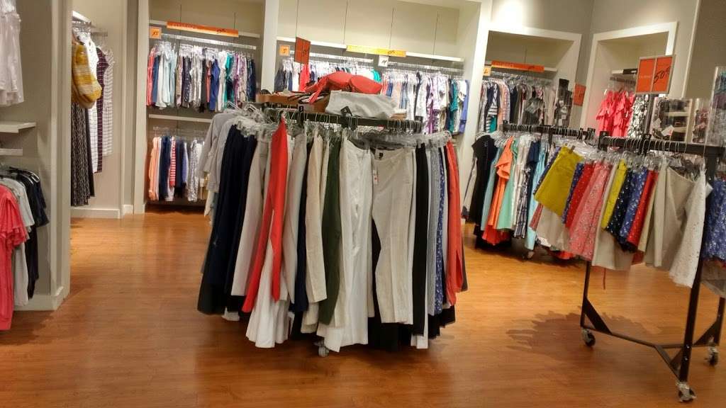 Banana Republic | 1813 Village West Pkwy, Kansas City, KS 66111, USA | Phone: (913) 299-1840