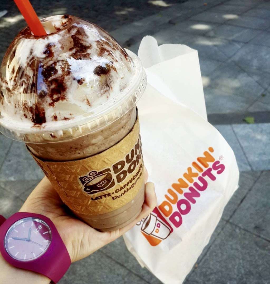 Dunkin Donuts | 9781 W Higgins Rd, Rosemont, IL 60018, USA | Phone: (847) 318-9314