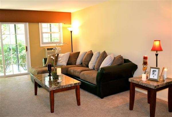 Eagle Rock Apartments at Woodbury | 92 Fairhaven Blvd, Woodbury, NY 11797 | Phone: (516) 939-8149