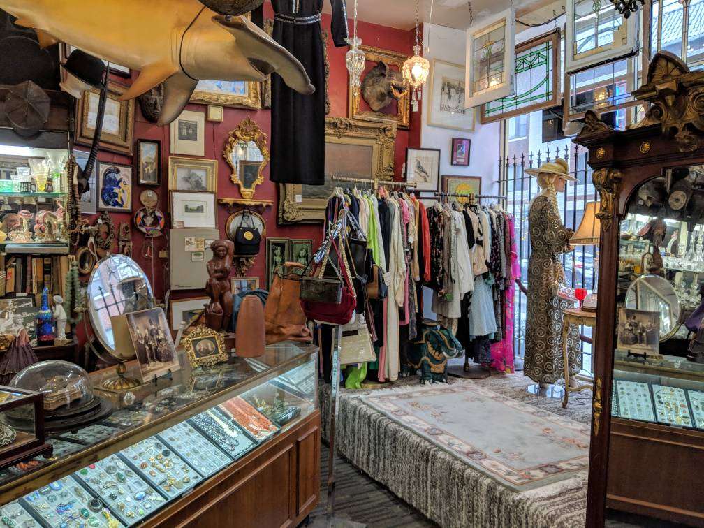 Lost Eras | 1511 W Howard St, Chicago, IL 60626, USA | Phone: (773) 764-7400