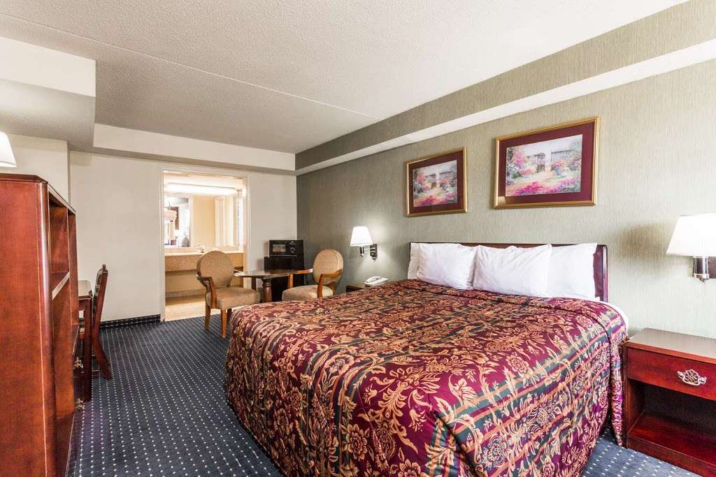 Days Inn by Wyndham Dumfries Quantico | 16925 Old Stage Rd, Dumfries, VA 22025 | Phone: (703) 221-6300