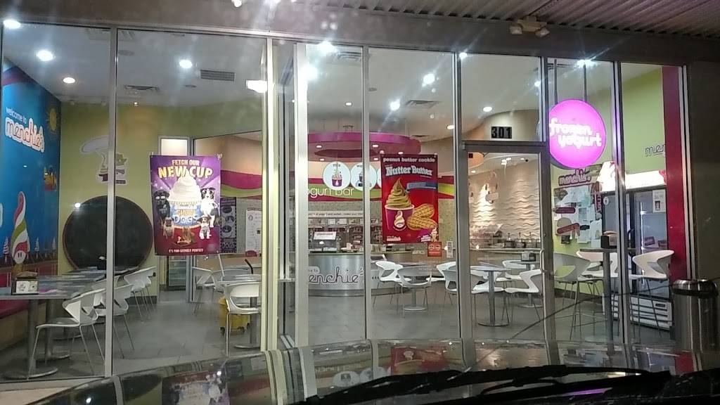 Menchies Frozen Yogurt | 301 W Parkwood Ave, Friendswood, TX 77546, USA | Phone: (281) 482-2806