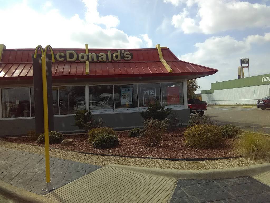 McDonalds | 2570 W Red Bird Ln, Dallas, TX 75237, USA | Phone: (214) 467-4485