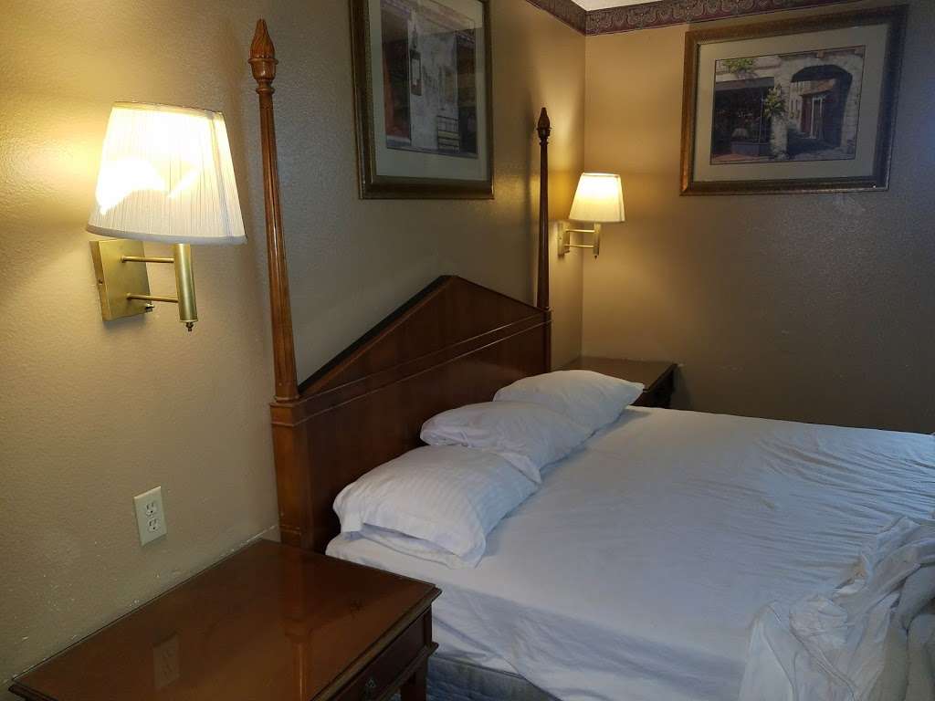 Knights Inn San Bernardino | 1150 S E St, San Bernardino, CA 92408, USA | Phone: (909) 885-9941