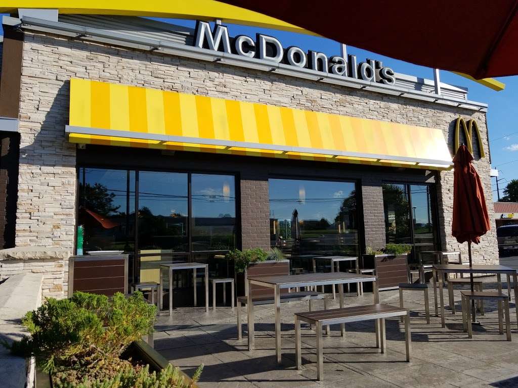 McDonalds | 828 W Main St, New Holland, PA 17557 | Phone: (717) 661-3947