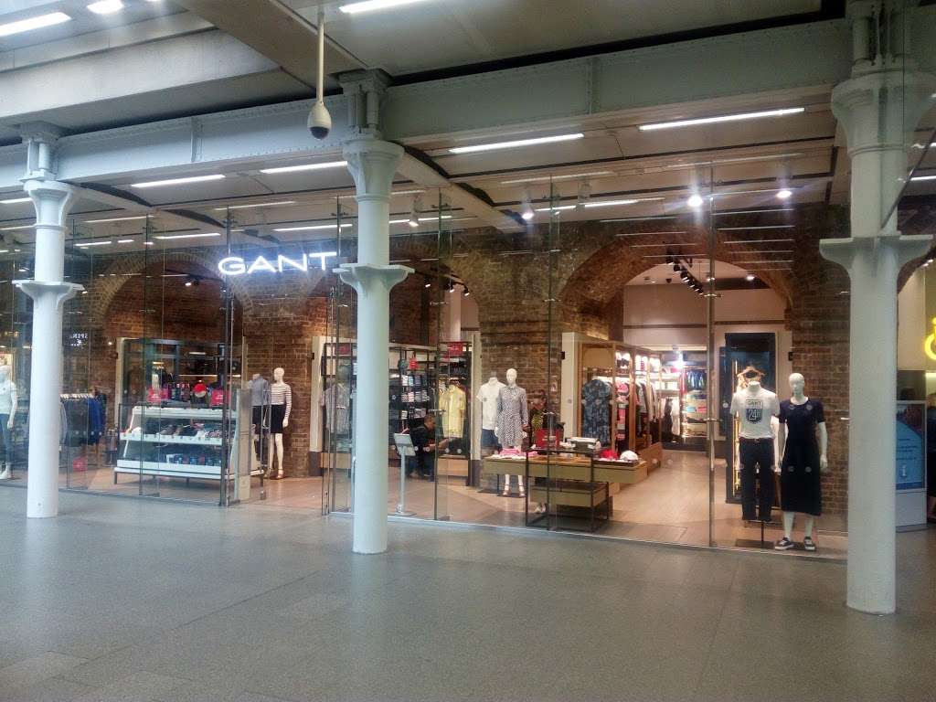 GANT St Pancras | 2a, St Pancras International, Euston Road, Kings Cross, London N1C 4QP, UK | Phone: 020 3696 6600