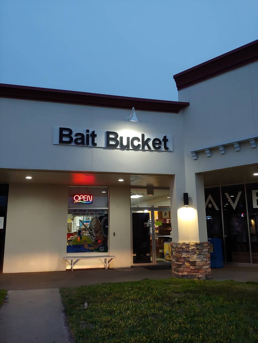 Bait Bucket | 108 Pinellas Bayway S, Tierra Verde, FL 33715, USA | Phone: (727) 864-2108
