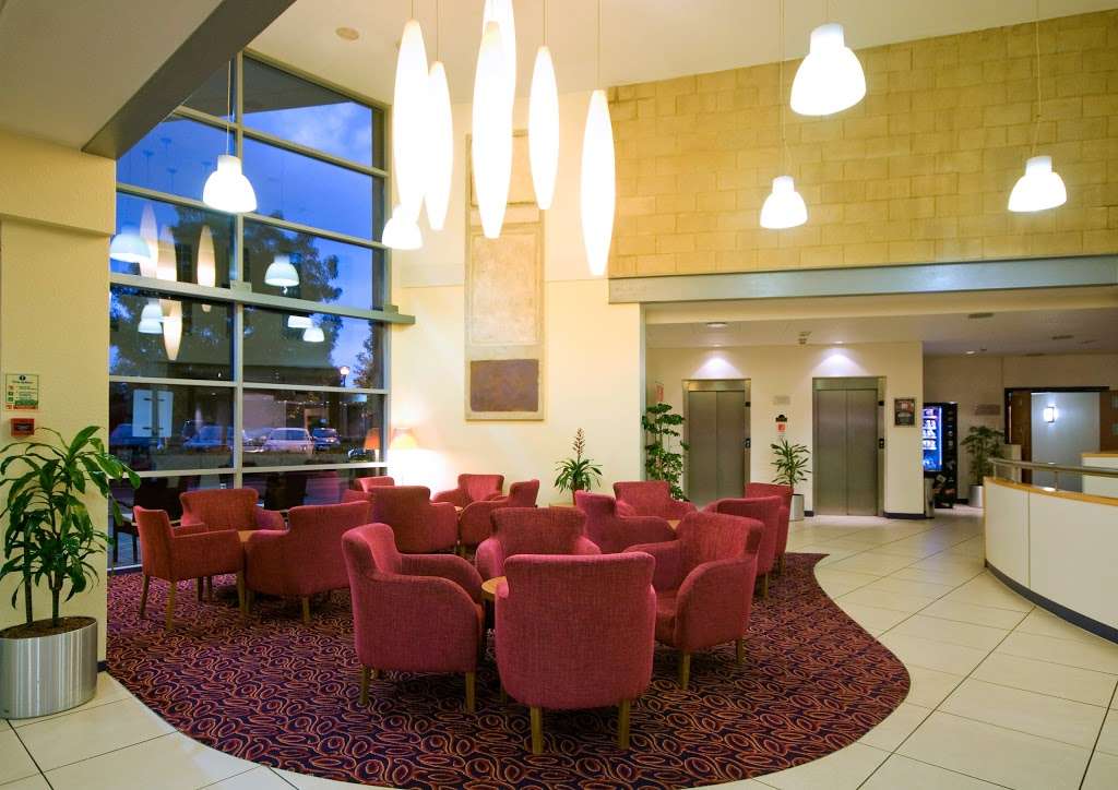 Ramada London North M1 | Between Jct 2-4, London NW7 3HU, UK | Phone: 020 8906 7000