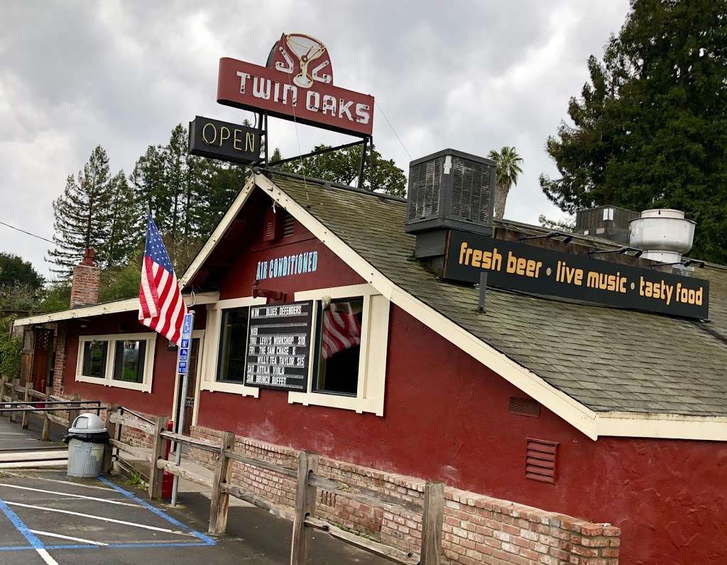 Twin Oaks Roadhouse | 5745 Old Redwood Hwy, Penngrove, CA 94951, USA | Phone: (707) 795-5118