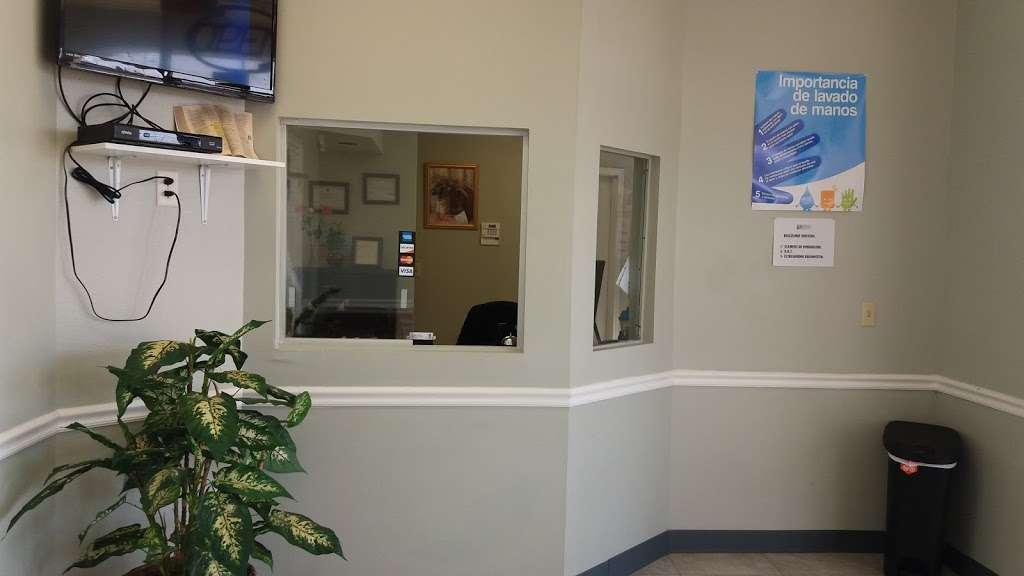 Clinica Hispana Tu doctor family clinic | 110 S Alexander Dr, Baytown, TX 77520 | Phone: (281) 918-0452