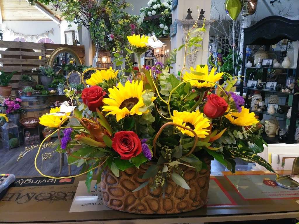 Urban Florist | 710 N Mountain Ave, Ontario, CA 91762 | Phone: (909) 395-5533