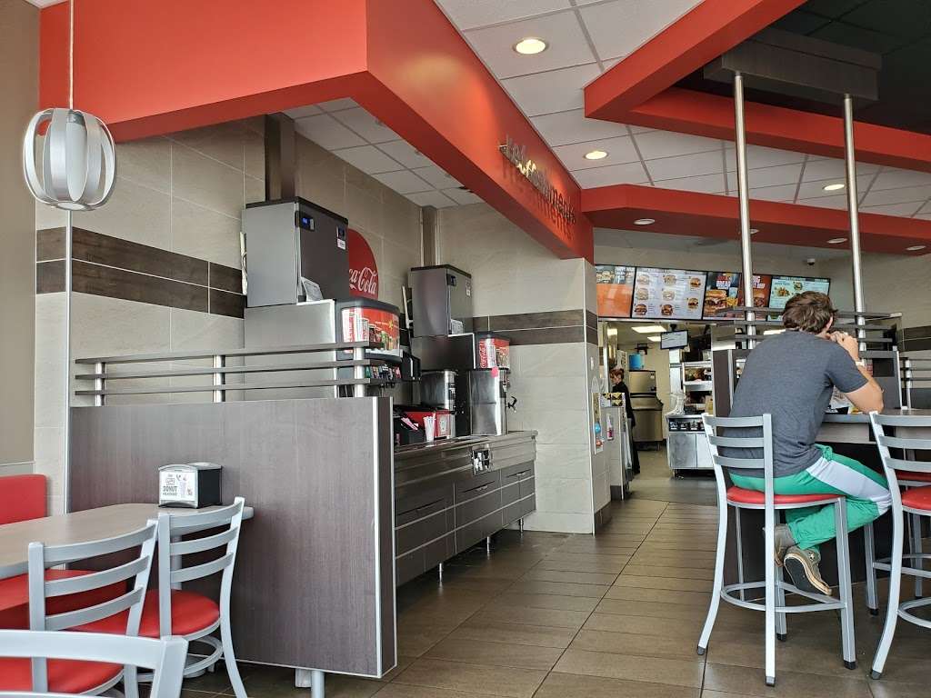 Hardees | 549 FL-44, Wildwood, FL 34785, USA | Phone: (352) 661-3538