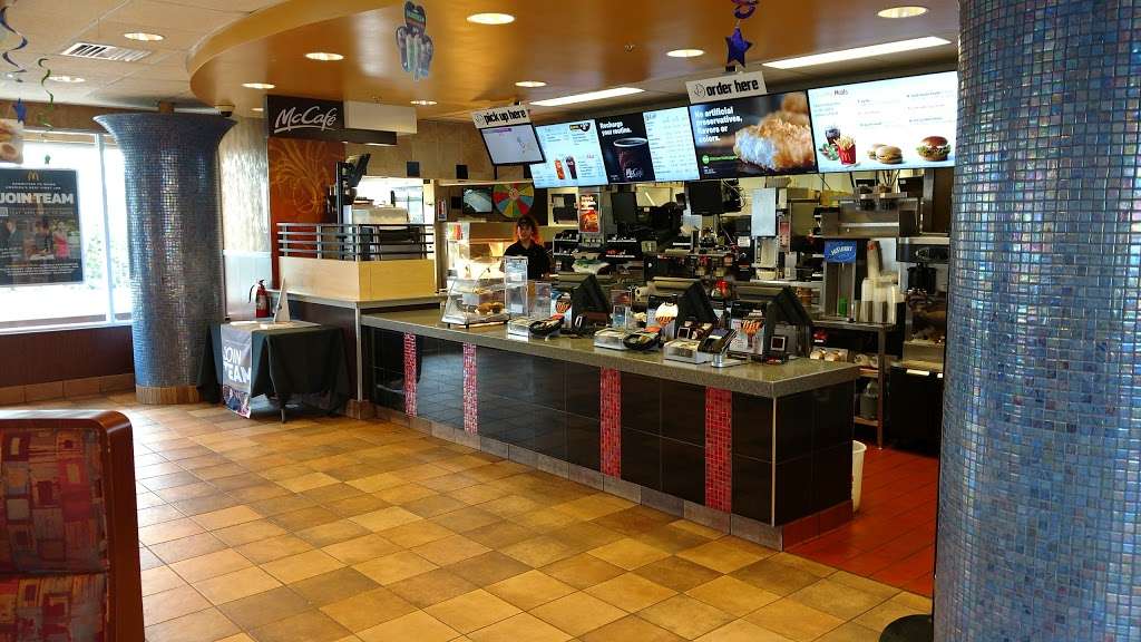 McDonalds | 225 E Ogden Ave, Downers Grove, IL 60515, USA | Phone: (630) 969-6310