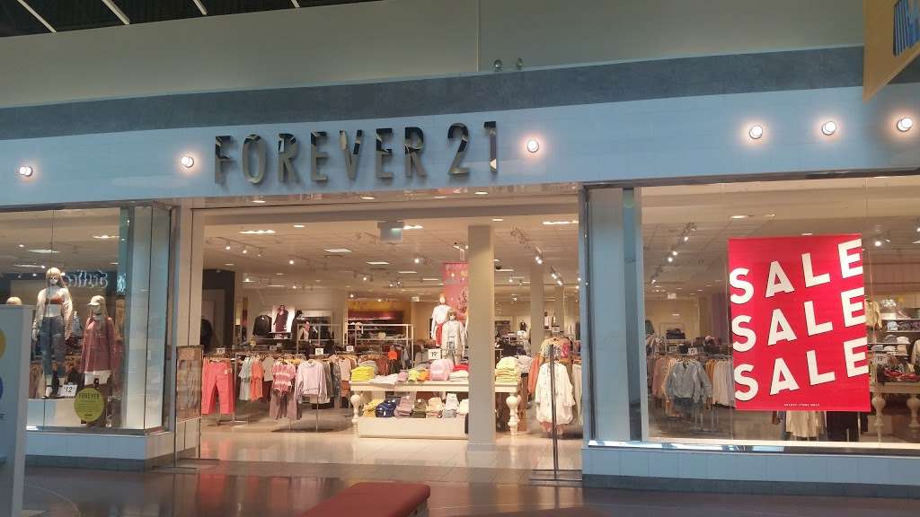 Forever 21 | 191 Chicago Ridge Mall F-7, Chicago Ridge, IL 60415 | Phone: (708) 229-0762