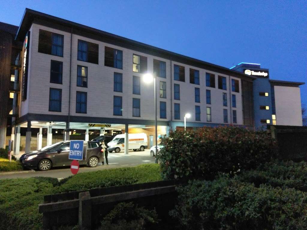 Travelodge Borehamwood | Elstree Way, Borehamwood WD6 1SD, UK | Phone: 0871 984 6346