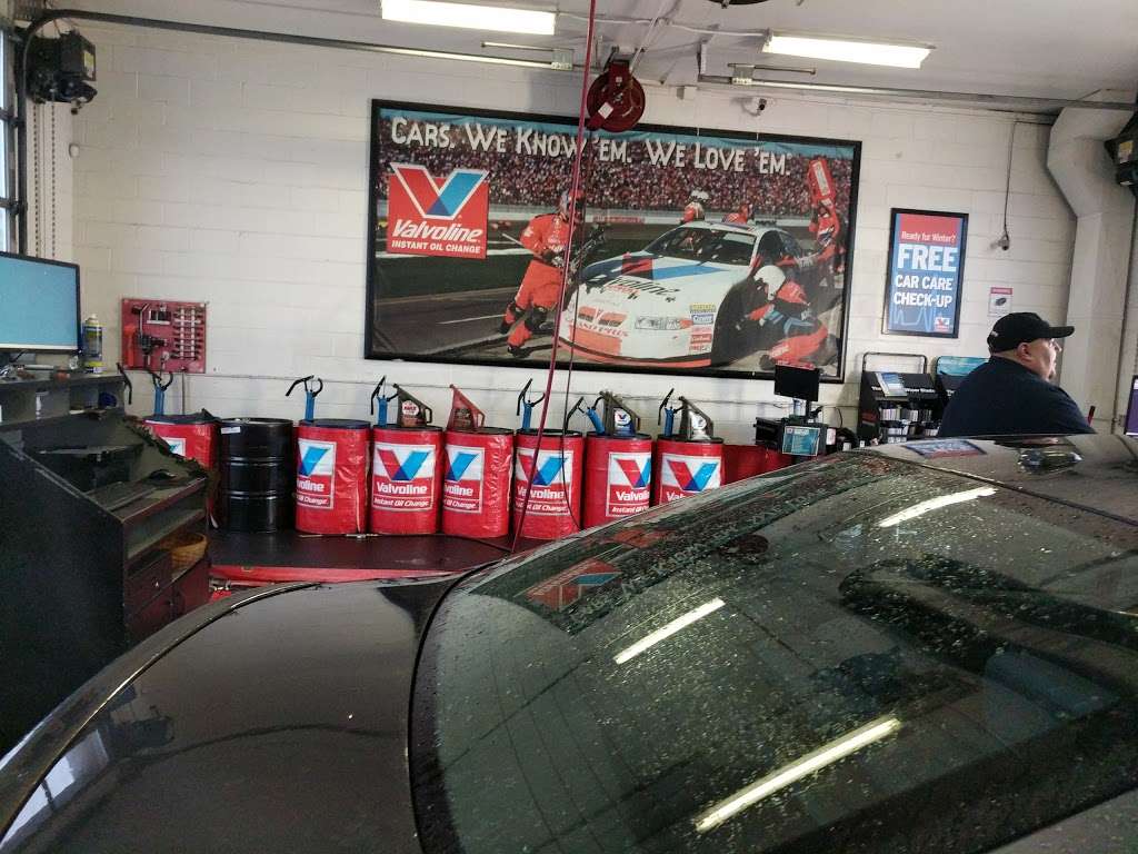 Valvoline Instant Oil Change | 1245 Airport Rd, Allentown, PA 18109 | Phone: (610) 821-4330