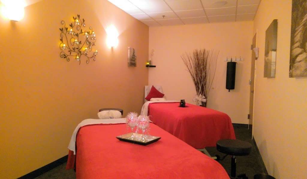 Hand & Stone Massage & Facial Spa, East Windsor, NJ | 1935, 72 Princeton Hightstown Rd #11, East Windsor, NJ 08520, USA | Phone: (609) 308-7381