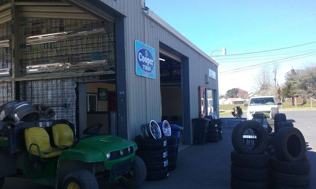 Gregs Tire | 2800 Gravenstein Hwy S, Sebastopol, CA 95472, USA | Phone: (707) 829-8408