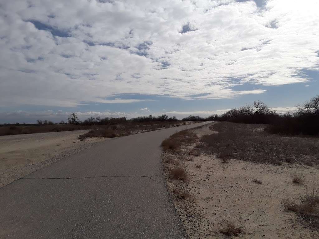 Kern River Bike Path parking area | Unnamed Road, Bakersfield, CA 93311, USA