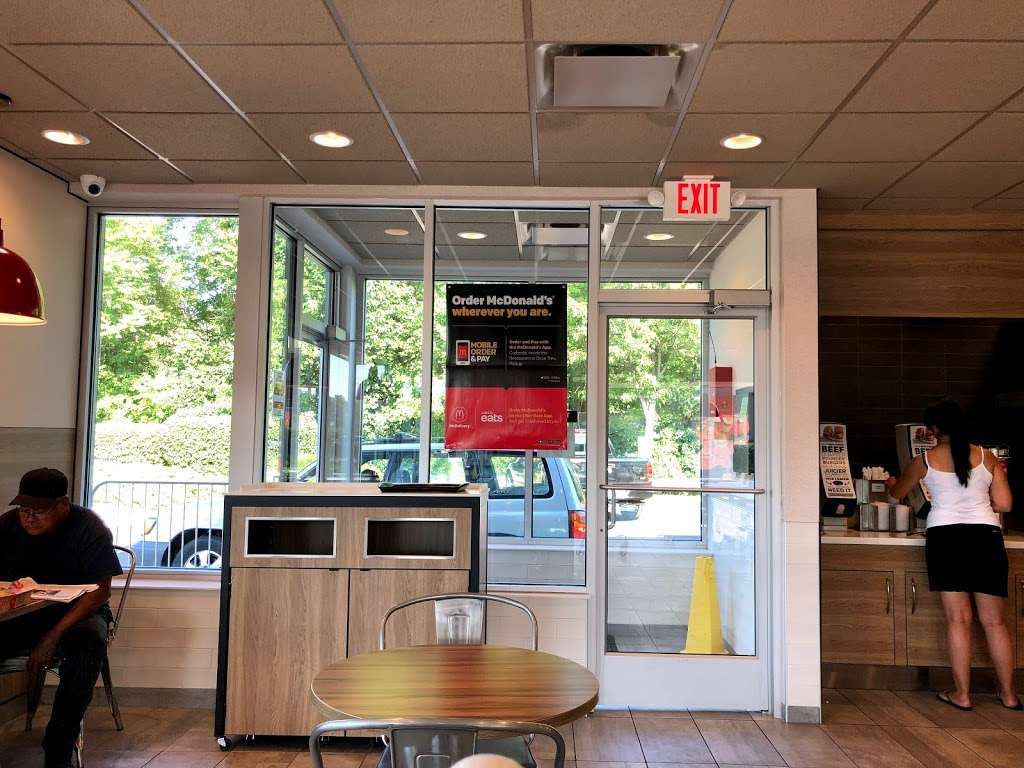 McDonalds | 11 N 1st Ave, Maywood, IL 60153, USA | Phone: (708) 344-0657