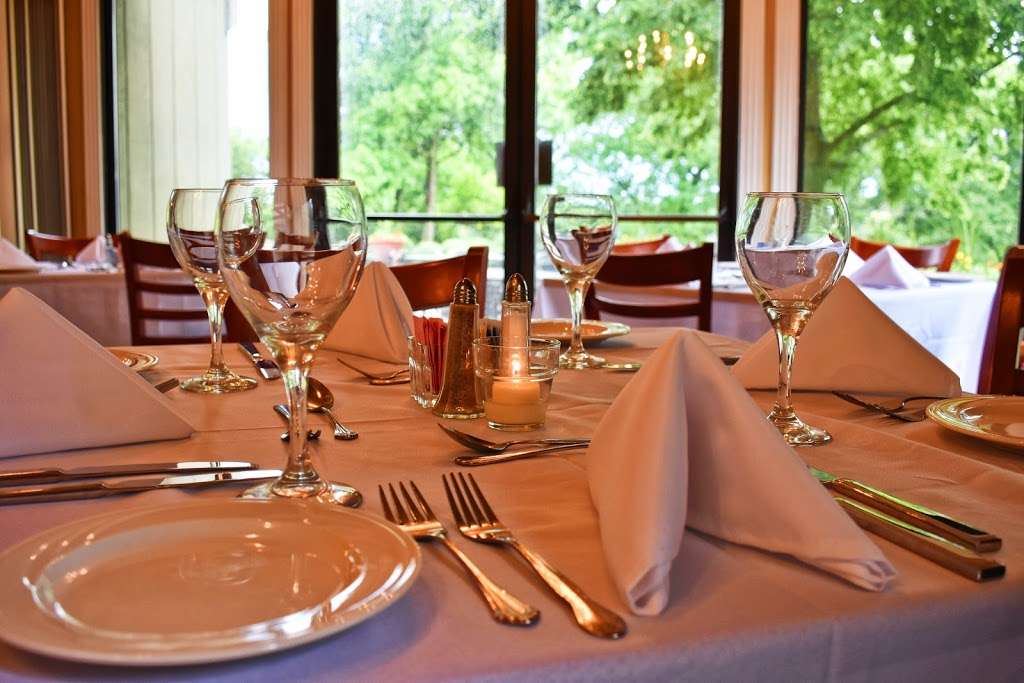 Lake Barrington Shores Country Club Restaurant | 40 Shoreline Rd, Lake Barrington, IL 60010, USA | Phone: (847) 382-4240