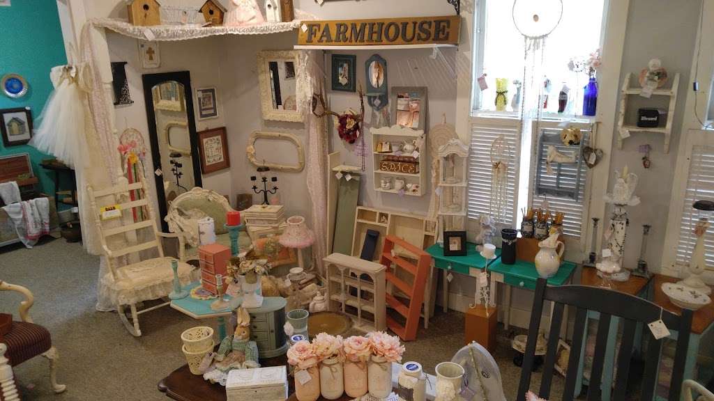 Antiquing Brazoria County Co-op store | 6882, 1004 Hwy 6, Alvin, TX 77511, USA | Phone: (979) 799-6940