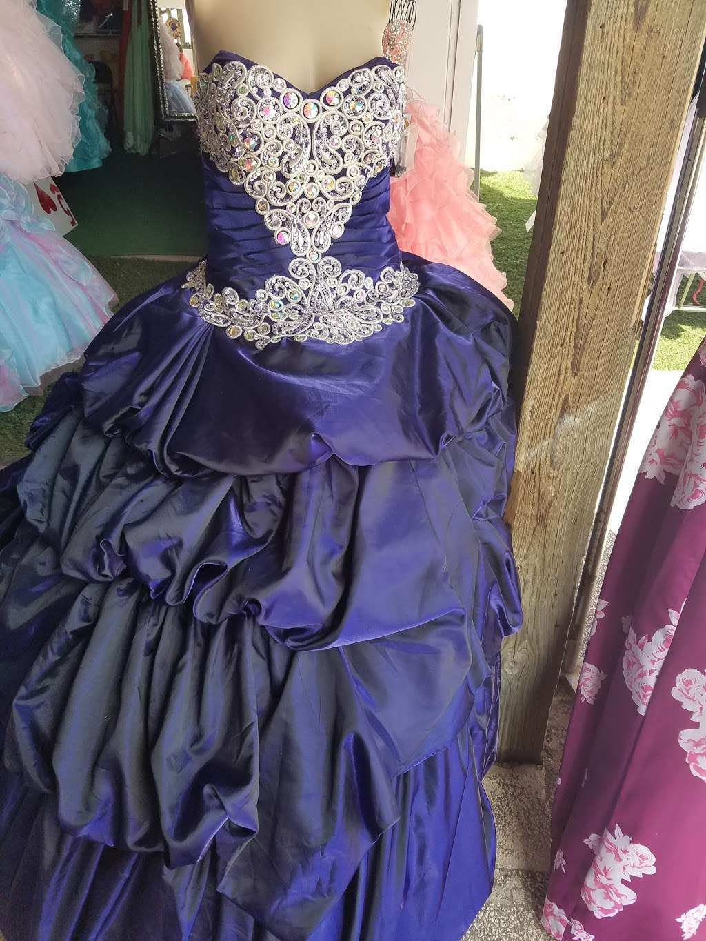 15 Boutique | 2616 SW Loop 410, San Antonio, TX 78227, USA | Phone: (210) 468-3696