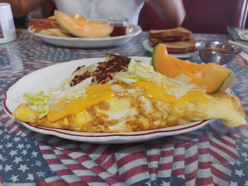 Tinas Diner | 346 California St, Maricopa, CA 93252, USA | Phone: (661) 769-9495