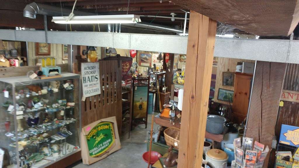 Strasburg Antique Market | 207 Georgetown Rd, Strasburg, PA 17579 | Phone: (717) 687-5624