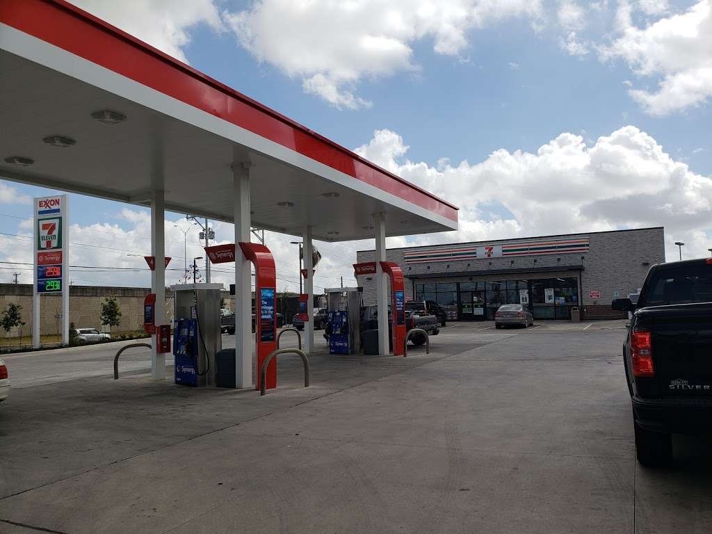 Exxon | 7285 Crestway Dr, San Antonio, TX 78239, USA | Phone: (210) 655-2288