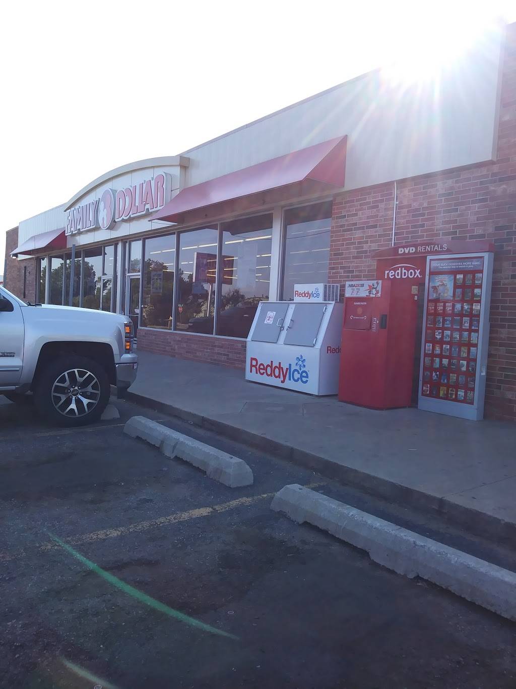 Family Dollar | 2809 NW 10th St, Oklahoma City, OK 73107, USA | Phone: (405) 803-6624