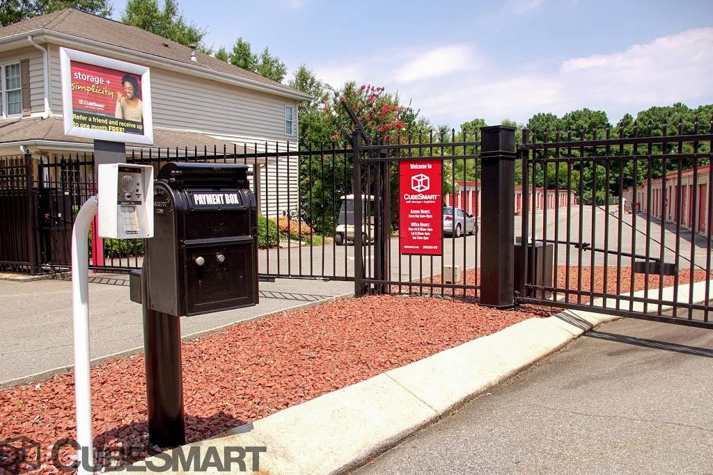 CubeSmart Self Storage | 950 Trinity Rd, Raleigh, NC 27607, USA | Phone: (919) 233-0431