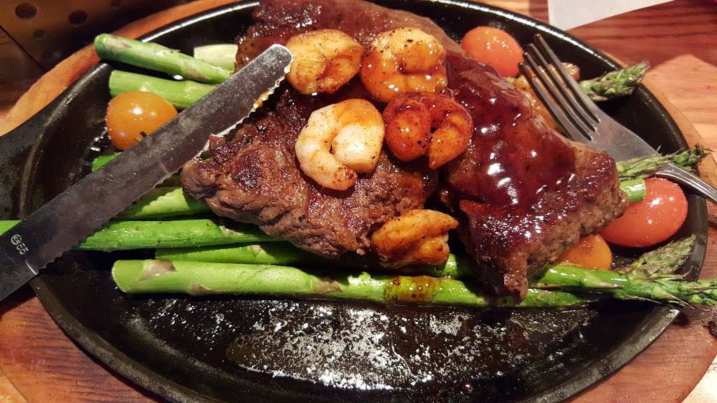 Chilis Grill & Bar | 1275 Hilltop Rd, St Joseph, MI 49085, USA | Phone: (269) 983-5518