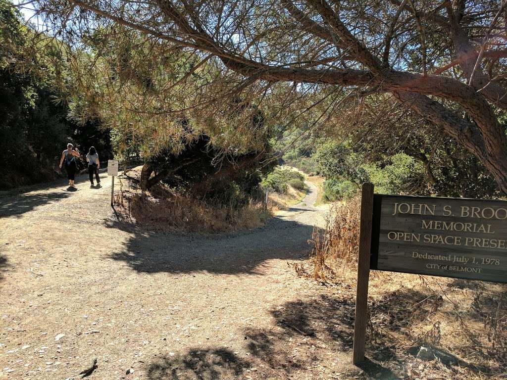 Water Dog Lake trail entrance | Lake Road Trail, Belmont, CA 94002, USA