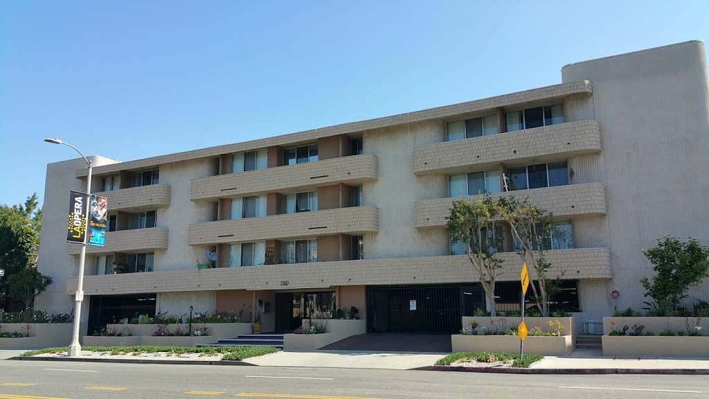 Glen Arbor Condominiums | 2180 S Beverly Glen Blvd, Los Angeles, CA 90025, USA | Phone: (310) 553-2794