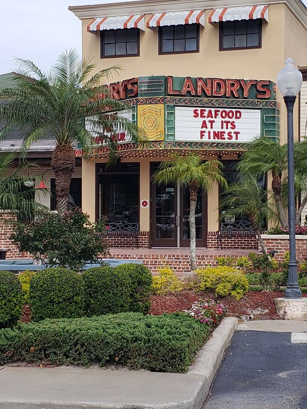 Landrys Seafood House | 8800 Vineland Ave, Orlando, FL 32821, USA | Phone: (407) 827-6466
