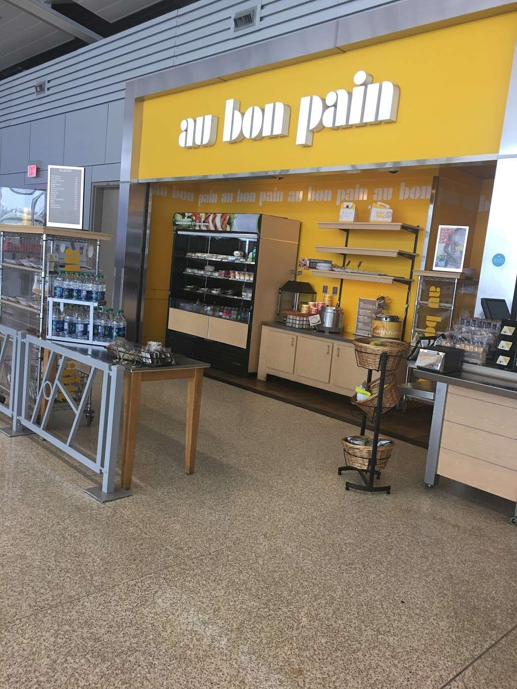 Au Bon Pain | 7800 Col. H. Weir Cook Memorial Dr, Indianapolis, IN 46241, USA | Phone: (317) 238-7684